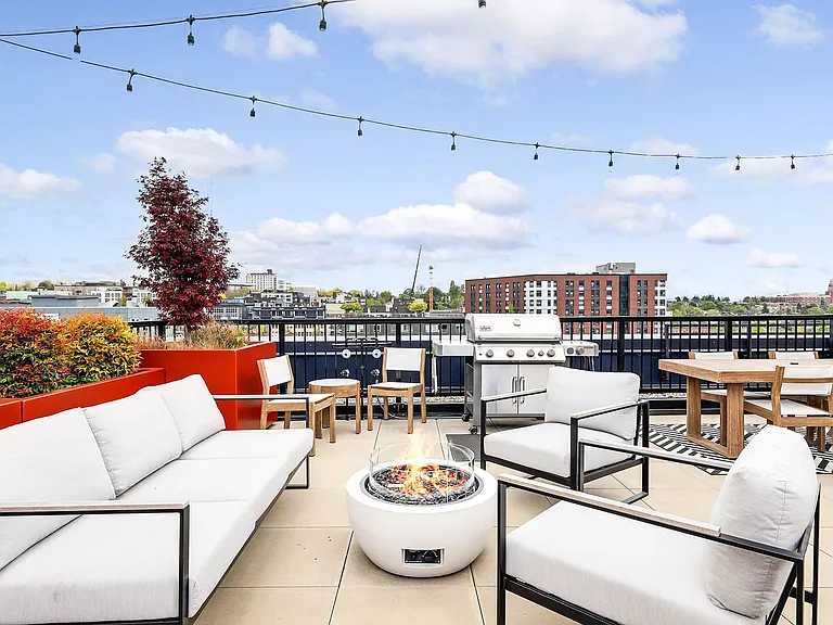 Woodworth Apartments | Vibrant & Luxurious Living in Capitol Hill — Photo 5