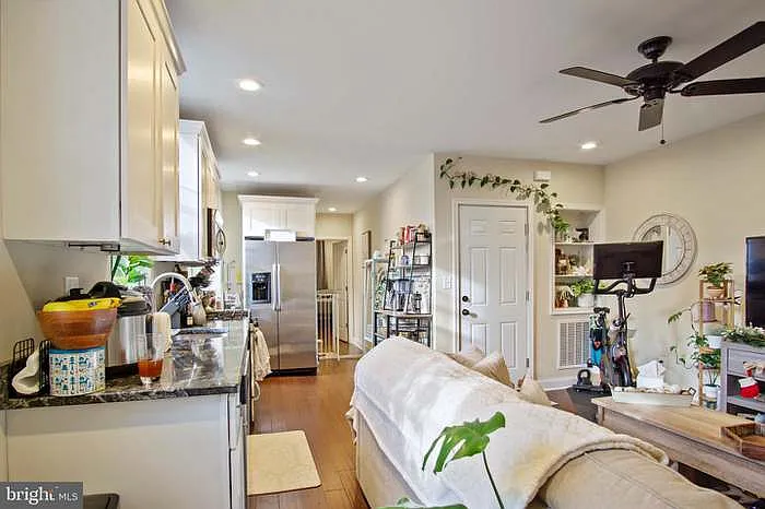 316 Salaignac St #1 — Photo 3