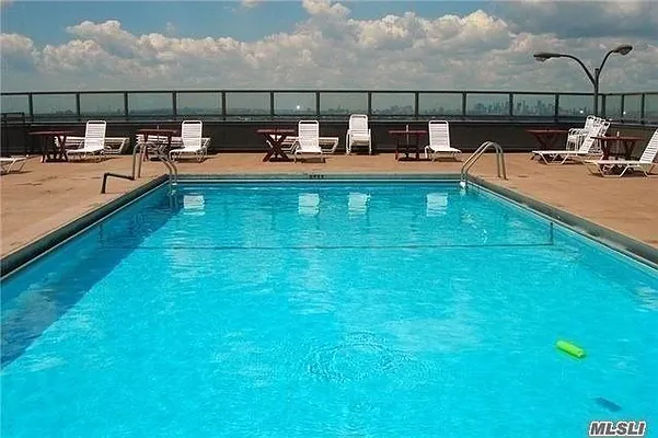 Sold by Nest Seekers International | media 40