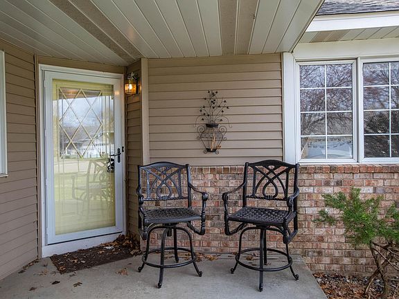 2nd image of 539 Deer Ridge Ln S