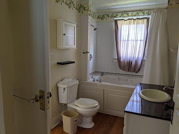 Bath with tub/shower