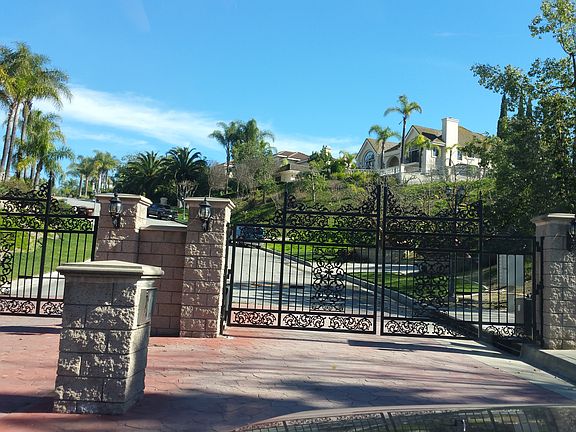 4th image of 15427 Skyline Dr