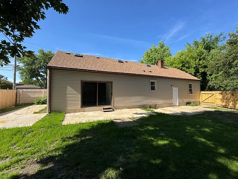 511 Montgomery Rd — Photo 12