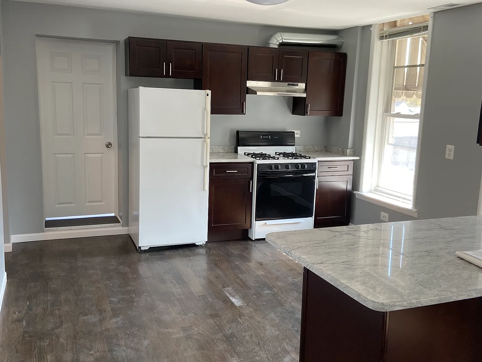 2 bed, 600 sqft, $1,450 — Photo 2