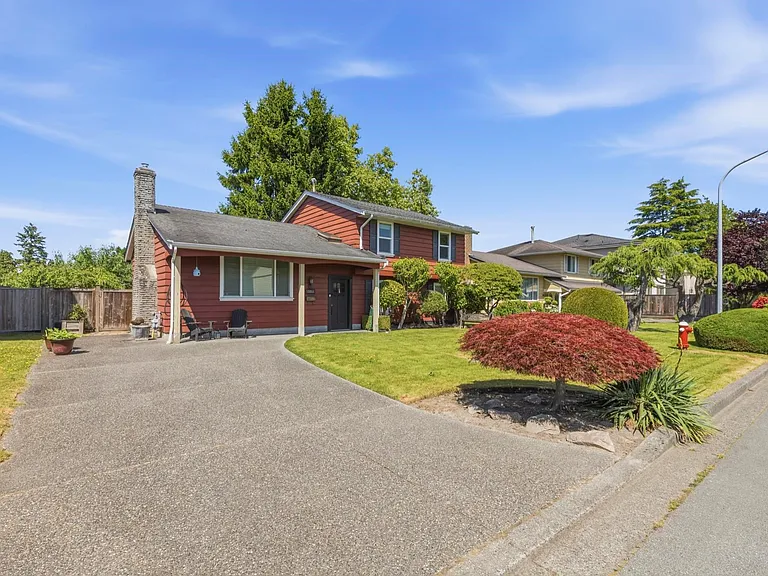 10851 Rosecroft Cres — Photo 2