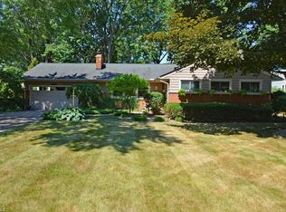550 Bassett Rd, Bay Village, OH 44140