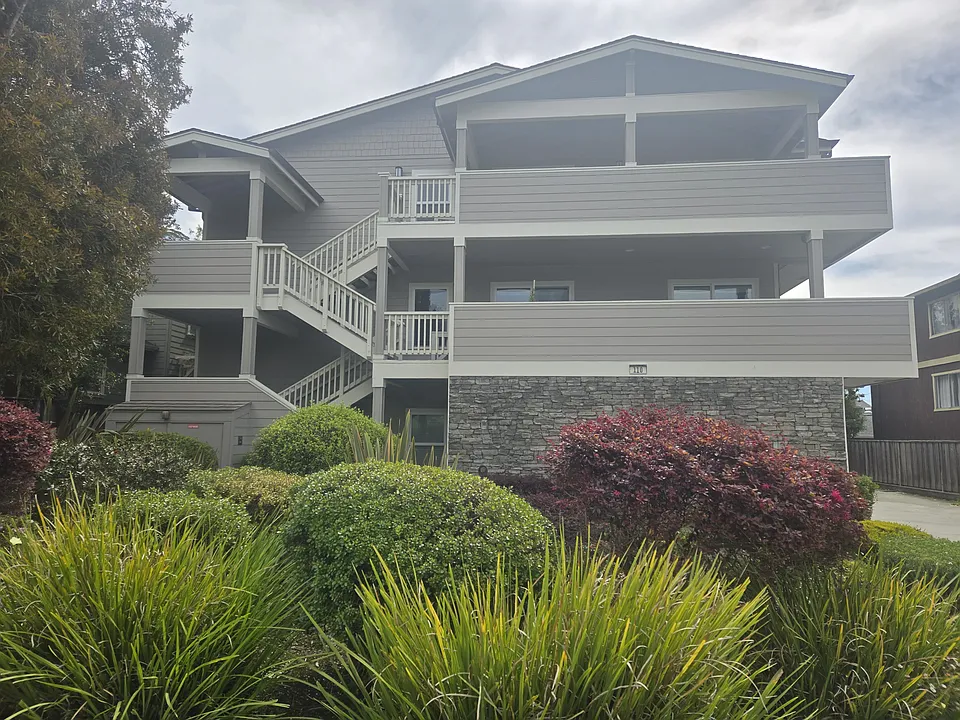 110 Avenue Portola #1-EL
