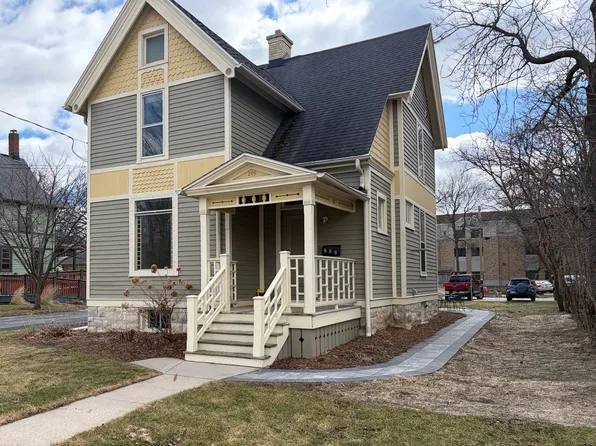209 Wright St, Waukesha, WI 53186