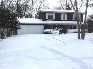 121 Jeanette Pl, Mundelein, IL