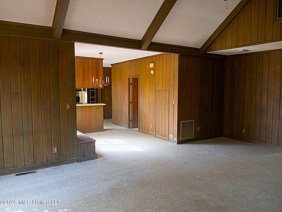 5th image of 107 Treadway Cir