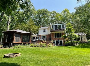 852 Peach Tree Ln, Rochester Hills, MI 48306