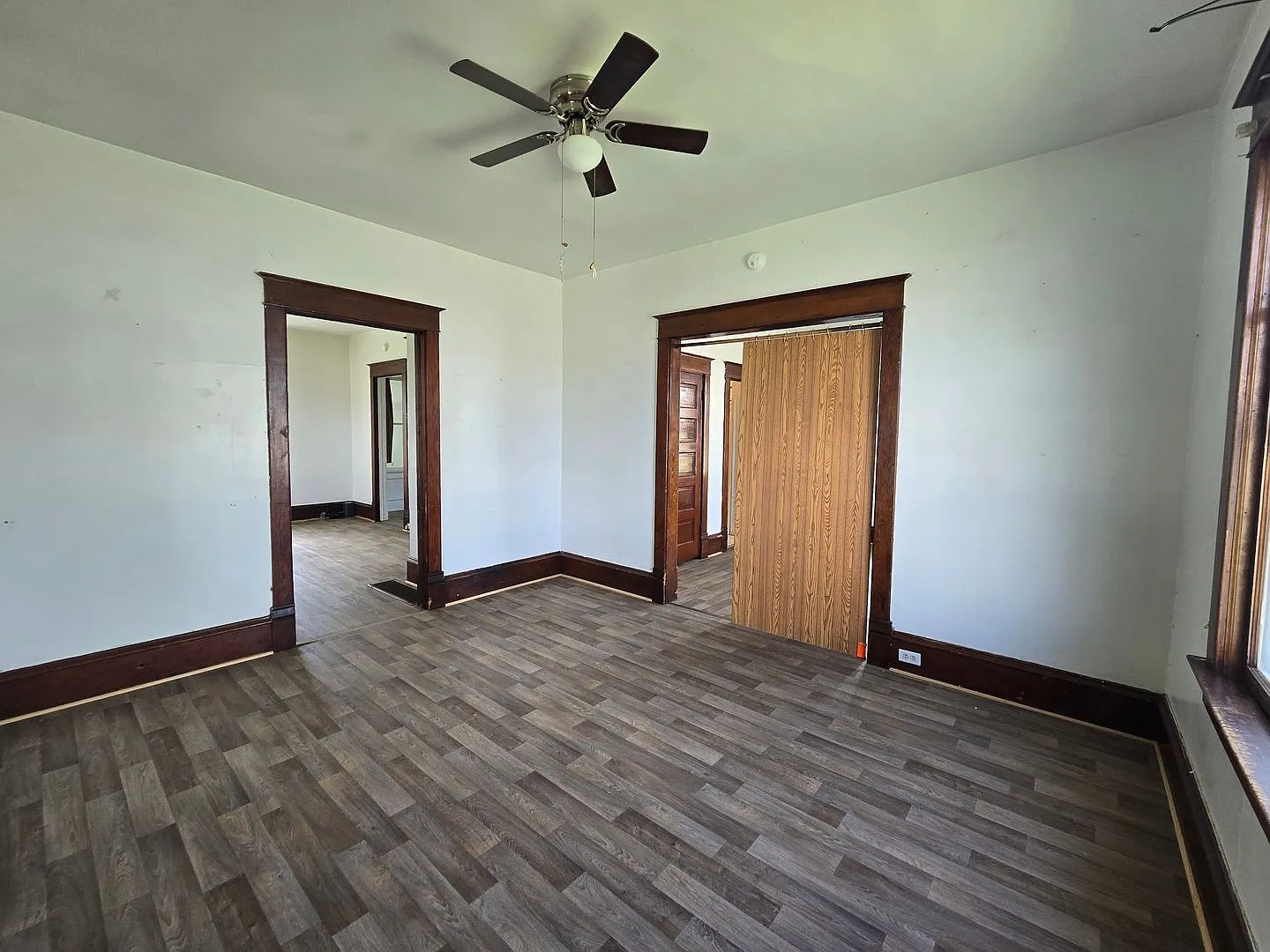 Corner lot with fenced yard! — Photo 4
