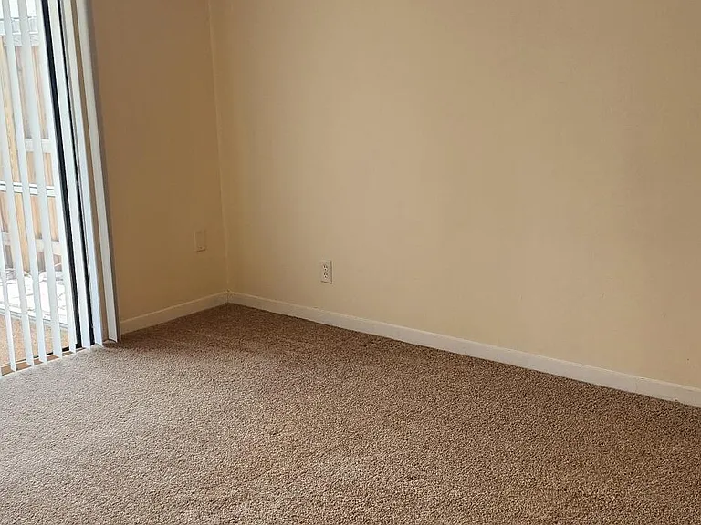 82 Emerald Ct — Photo 10