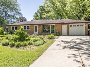 N81W15939 Robinhood Dr, Menomonee Falls, WI