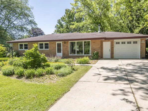 N81W15939 Robinhood DRIVE, Menomonee Falls, WI 53051