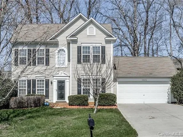 12624 Cardinal Woods Dr, Pineville, NC 28134