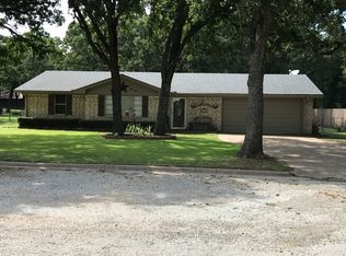 218 Redwood St, Bowie, TX 76230