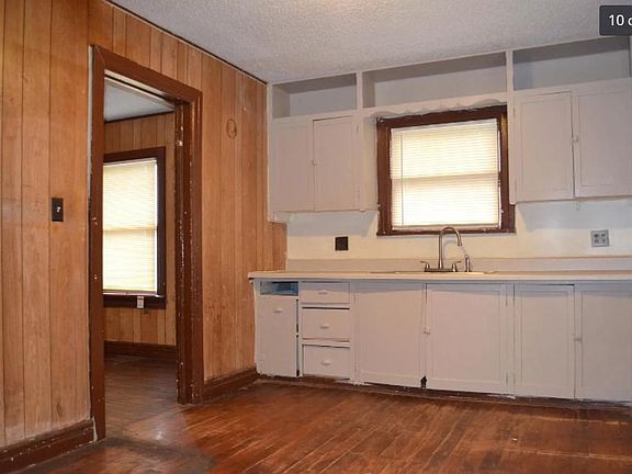5th image of 408 SW 44th St