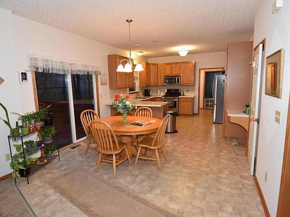 5th image of 93 Chateaugay Dr