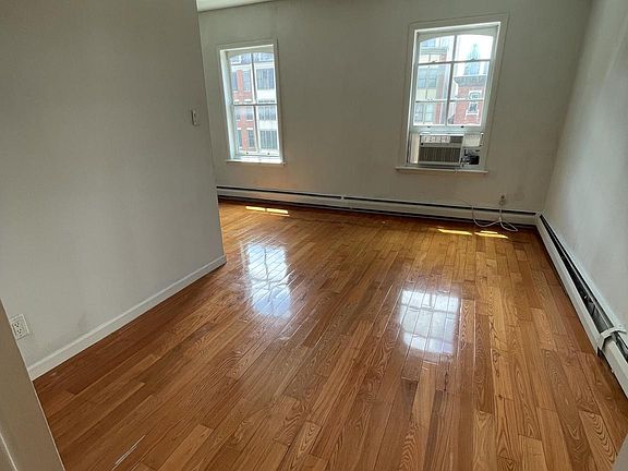 4th image of 1917 Spring Garden St APT 5