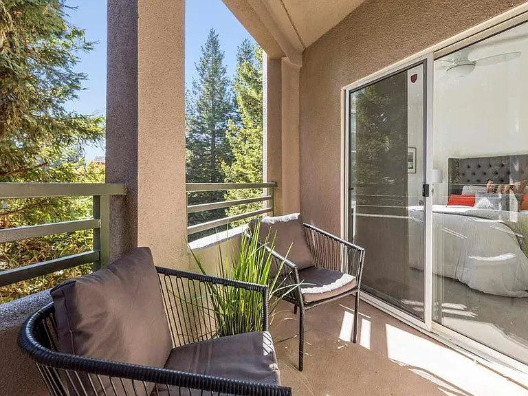260 Caldecott Ln — Photo 10