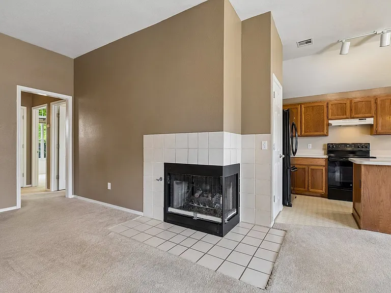 1708 Creekside Ct — Photo 8