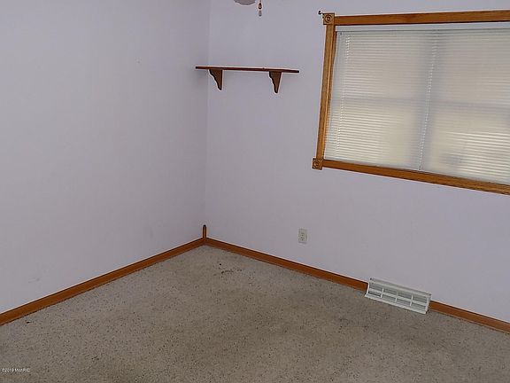 3rd image of 7103 72nd Ave