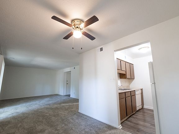 2 Bedroom Floorplan at Woodlake Apartments