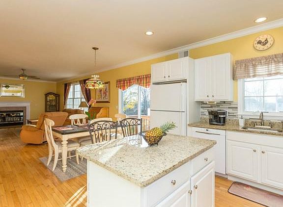 2nd image of 15 Hynard Pl