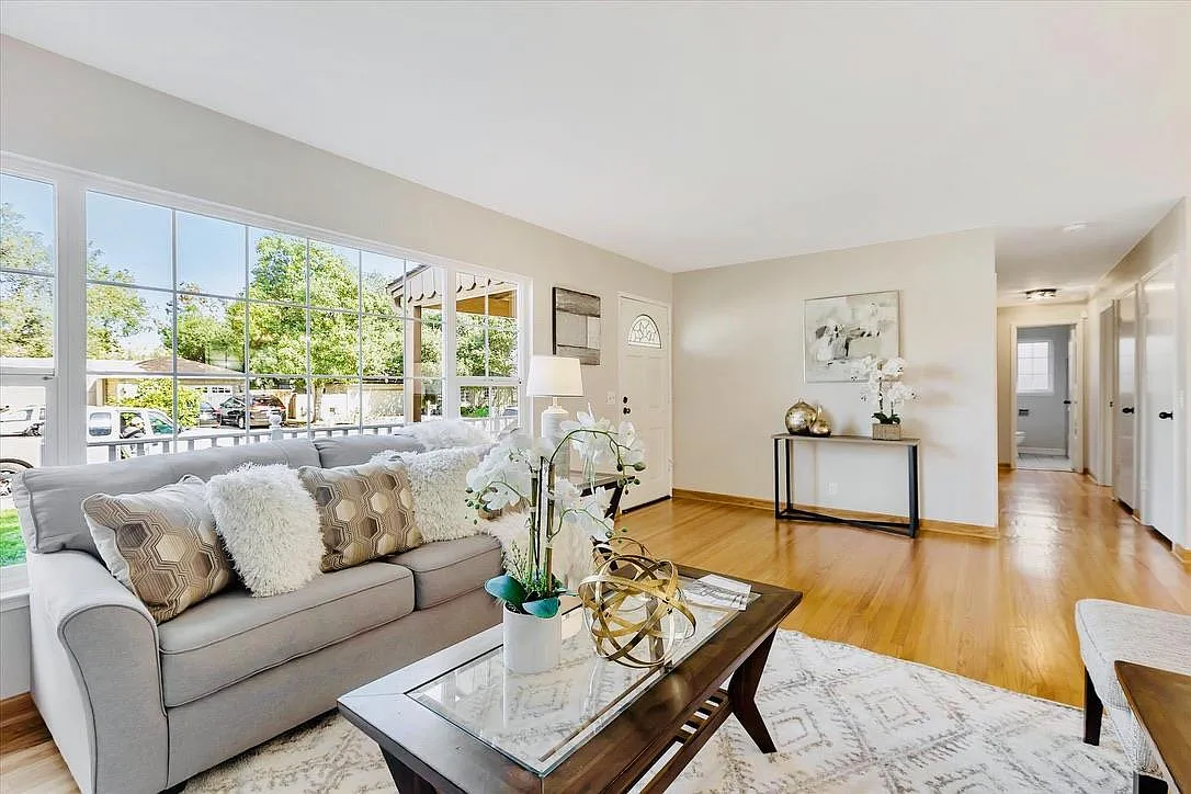 4 bed, 1704 sqft, $7,500 — Photo 1