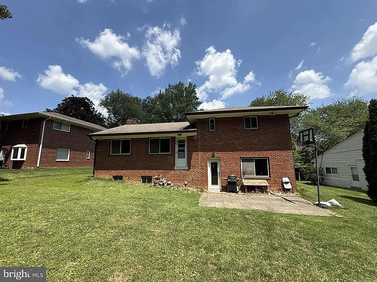 9209 E Parkhill Dr — Photo 18