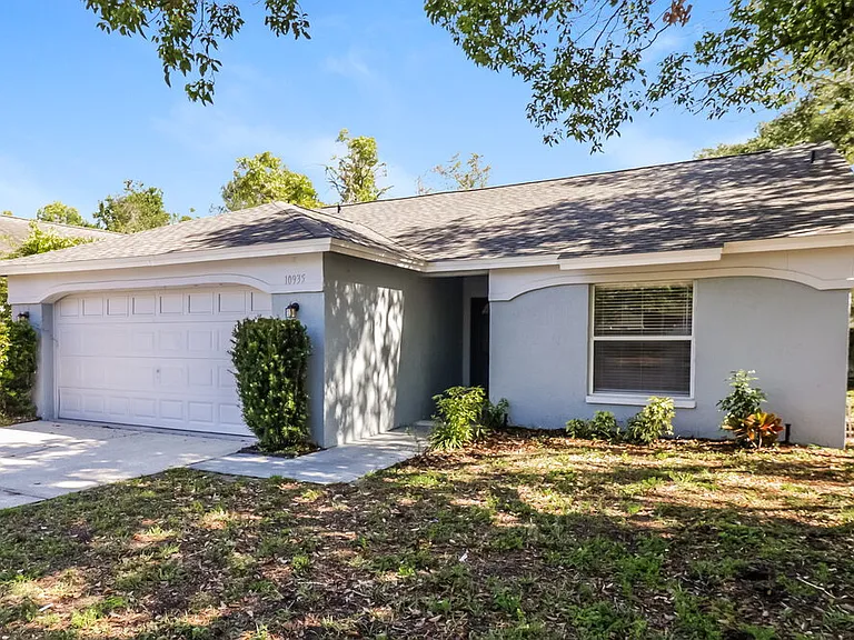 10935 Livingston Dr — Photo 3