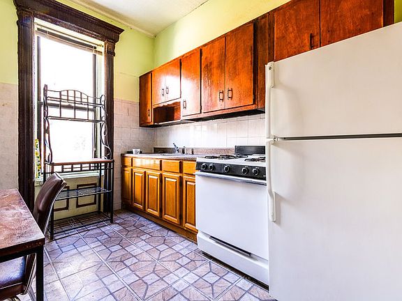 4th image of 439 50th St #2