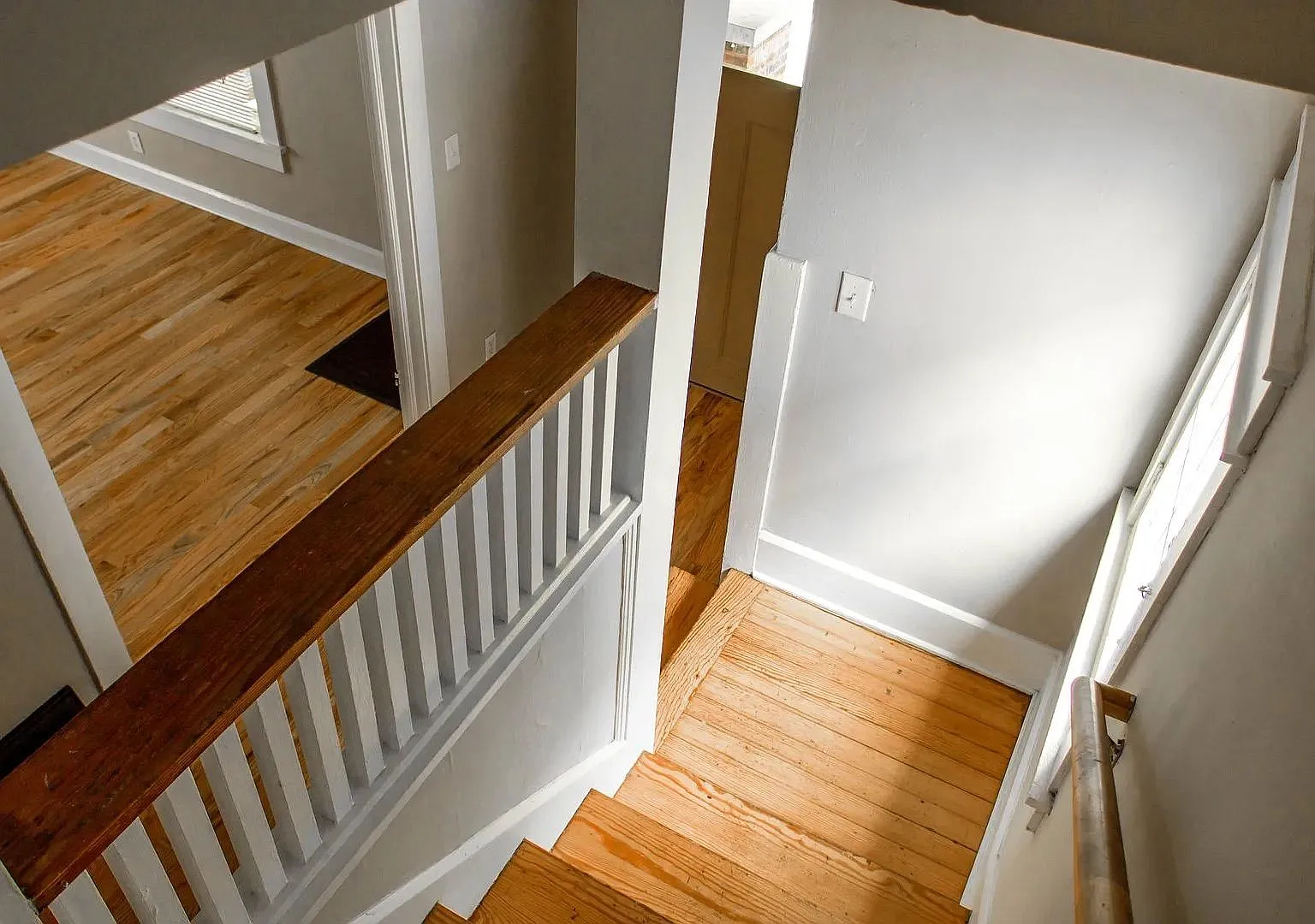 604 E 2nd St - 5 Bedroom/2 Bath - Close to campus! — Photo 3