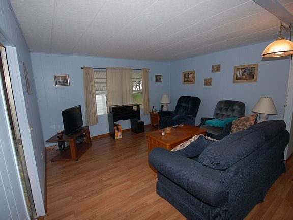4th image of 174 Cypress Ln W