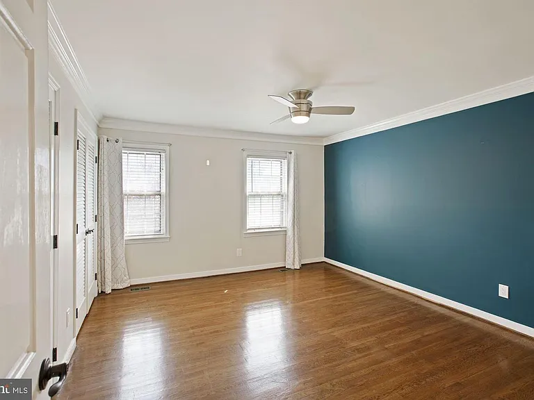 1225 Michigan Ct — Photo 8