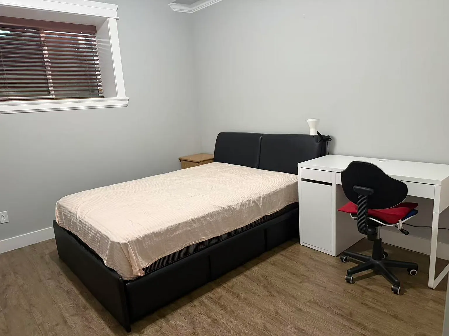 1 bed, 400 sqft, $1,000 — Photo 4