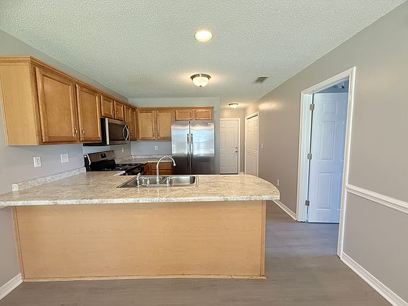 4th image of 521 Hamilton Blvd