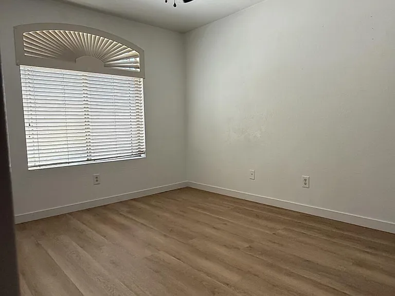 12930 W Lamar Rd — Photo 11