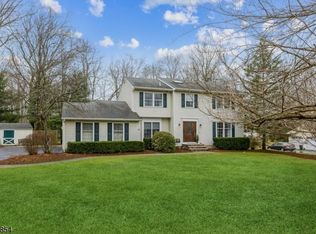 10 Colonial Oaks Dr, Oak Ridge, NJ 07438