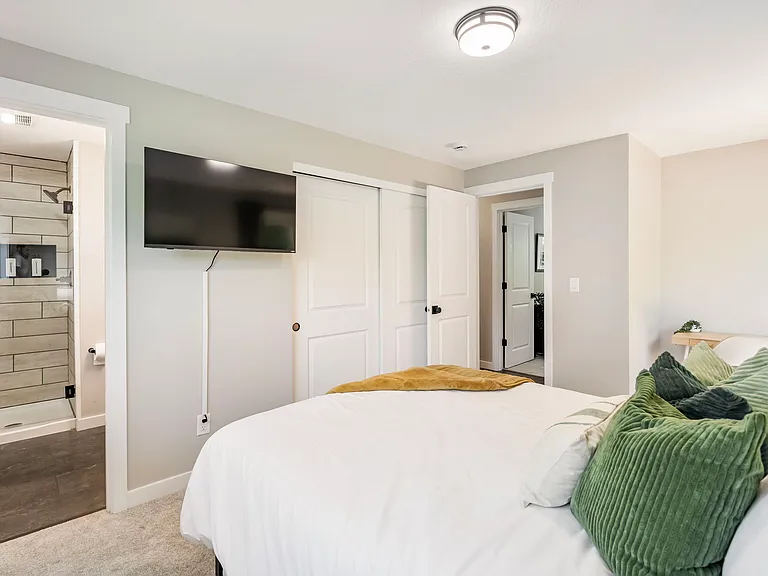 6100 Barclay St — Photo 26
