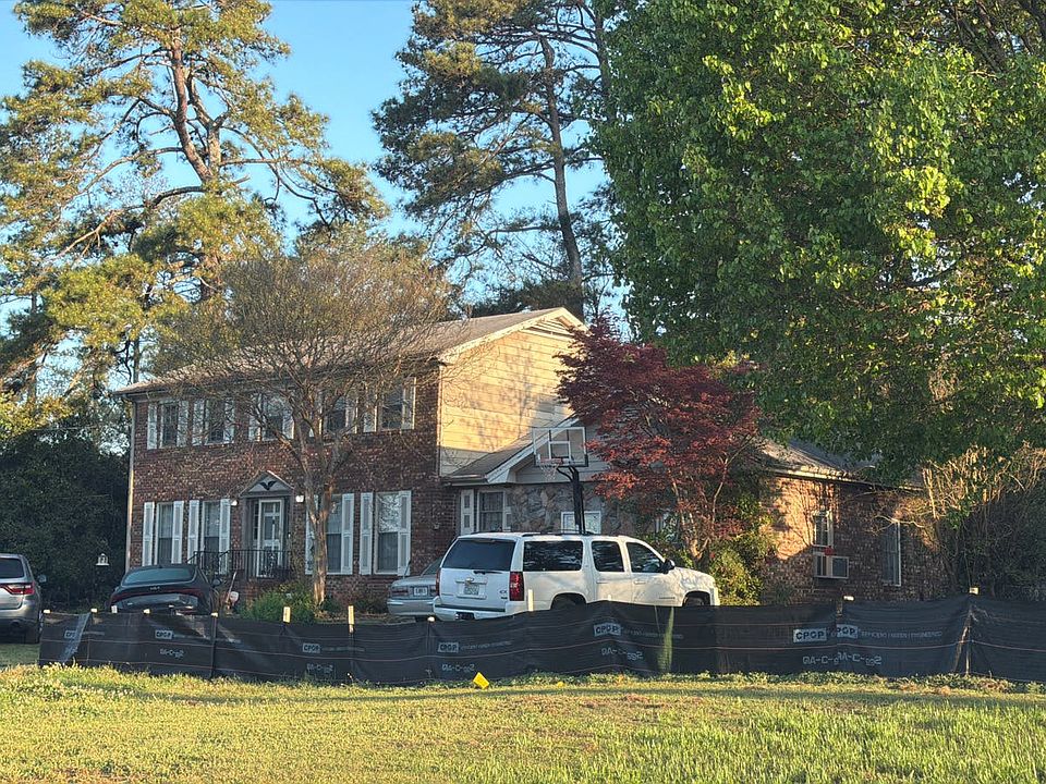 2nd image of 2230 Fairview Rd SE