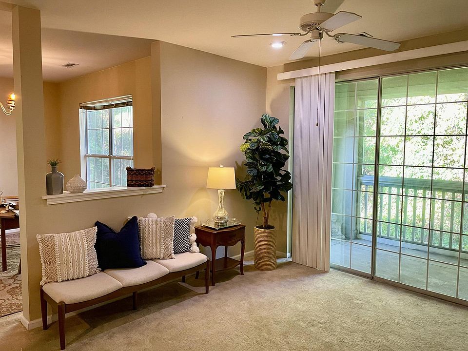 1st image of 1600 Long Grove Dr Unit 1022