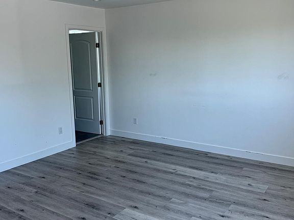 3rd image of 14111 Sylvan St #14115-1/2