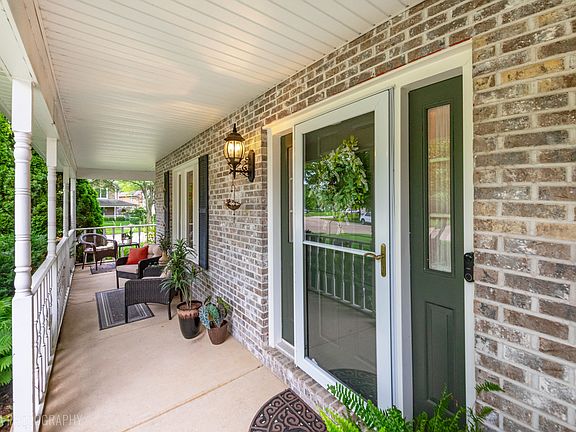 2nd image of 620 Canyon Ln