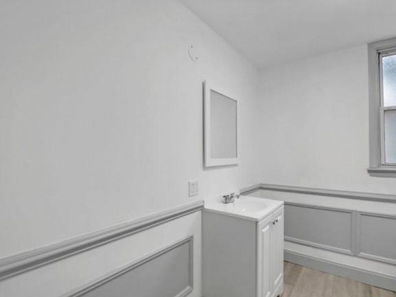 5th image of 227 Snyder St Floor 2