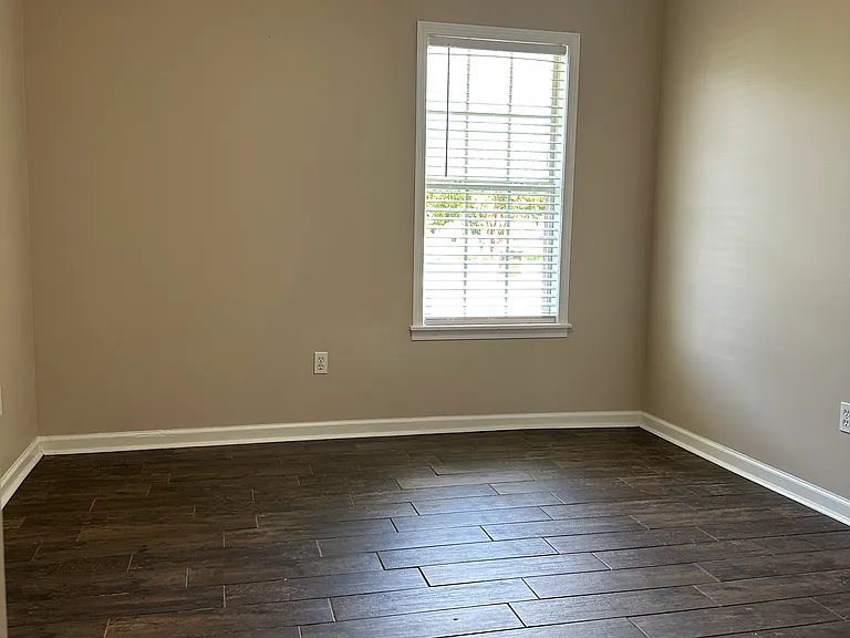 802 Johnston Cv — Photo 17