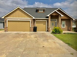 1538 Creekside Dr W, Williston, ND 58801