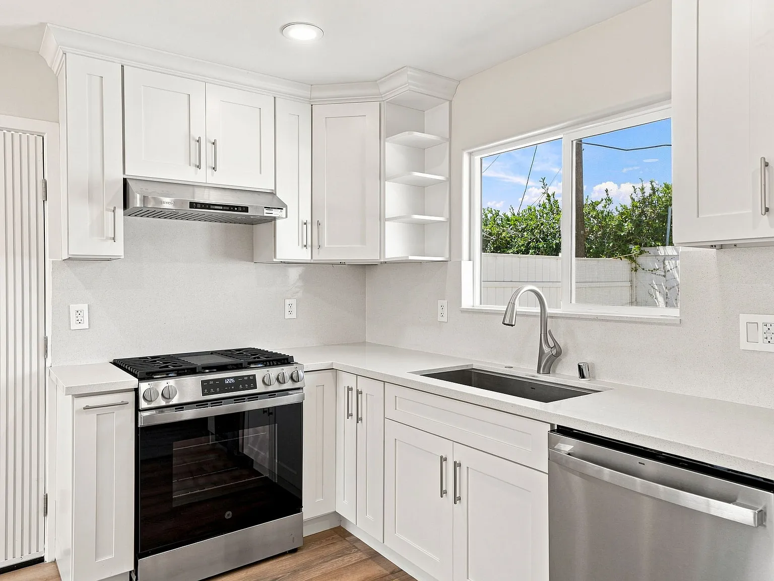 1 bed, 457 sqft, $1,900 — Photo 3