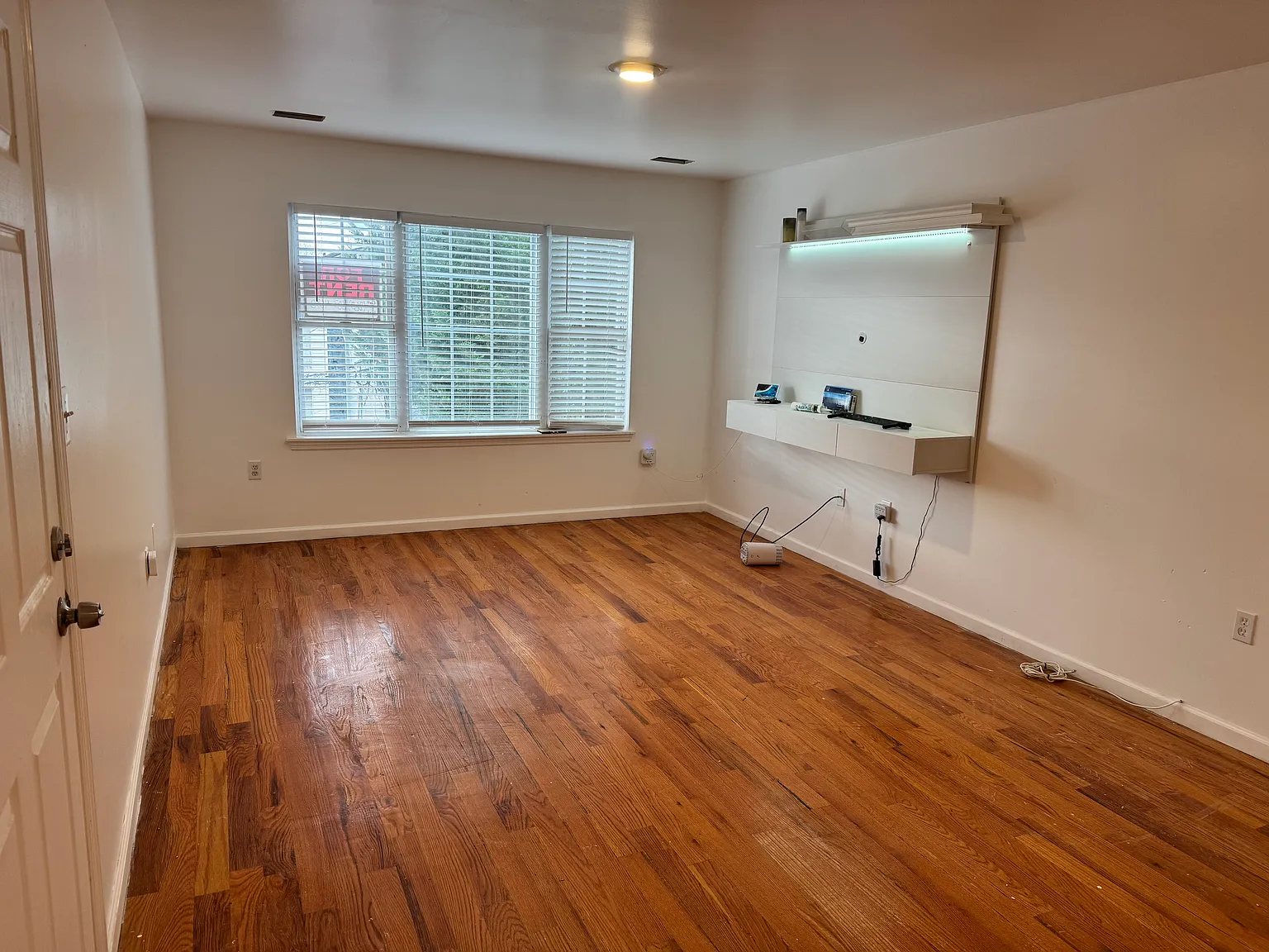 3 bed, 2512 sqft, $2,750 — Photo 2